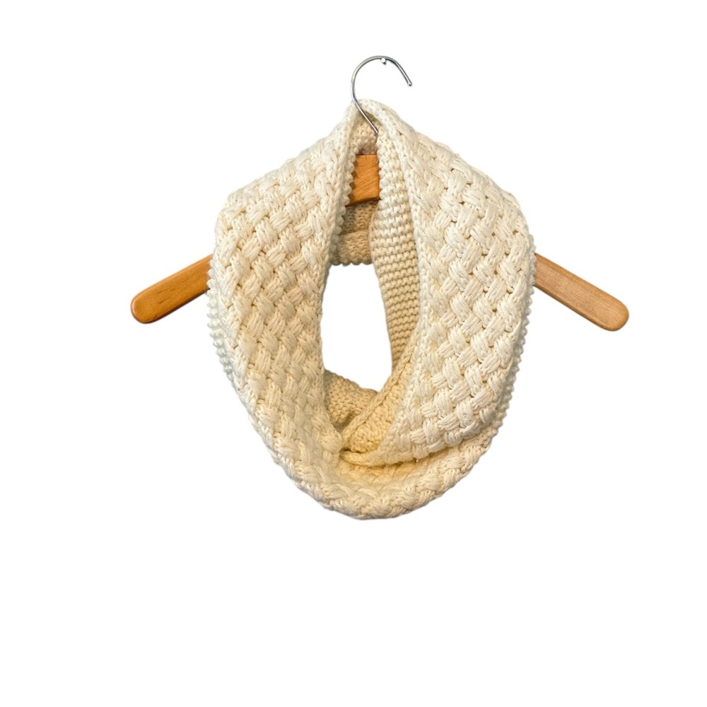 Target Limited Edition Cream Knit Chunky Infinity Scarf